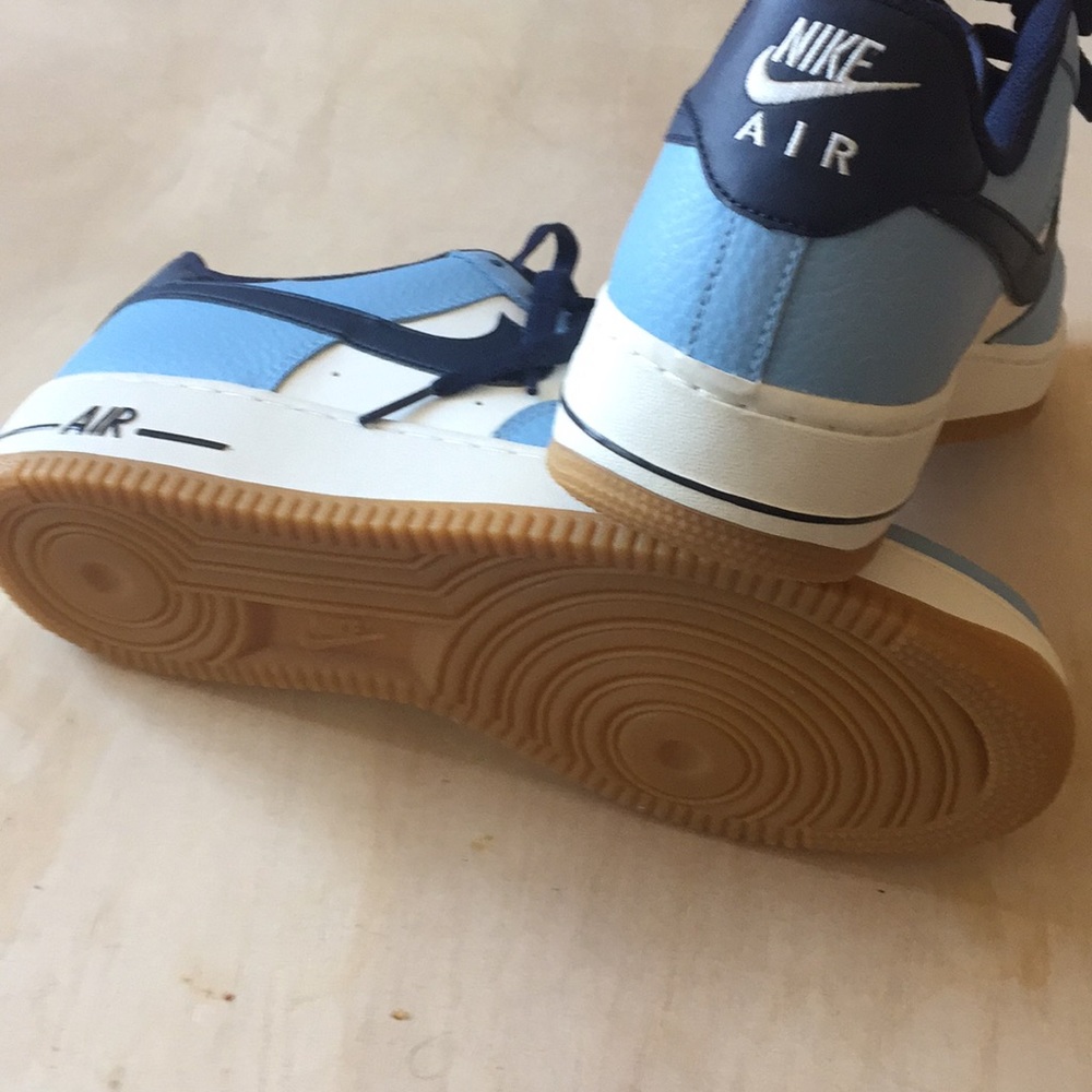 Nike Air Force One - Picture 8 of 15